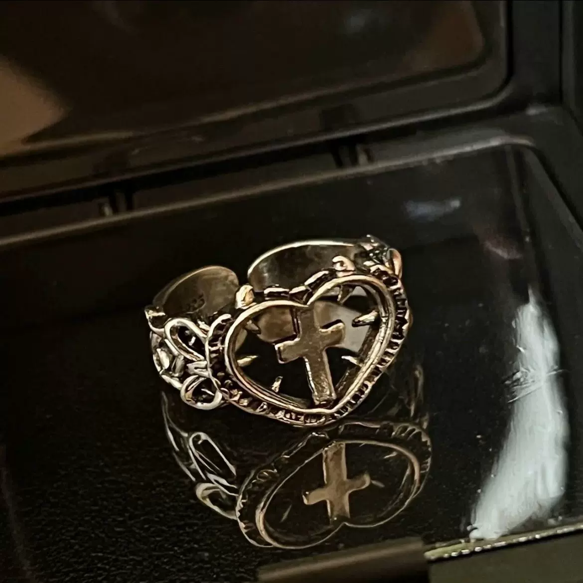 爱心十字架戒指女食指戒小众设计轻奢高级冷淡风2024新款爆款指环