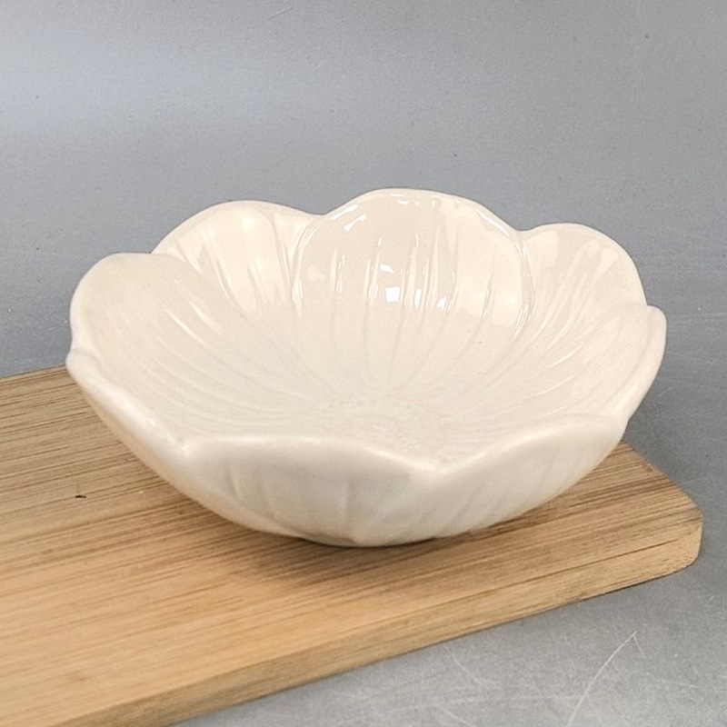 Plato de loto blanco puro plato de desayuno japonés de cerámica plato creativo de salsa de soja hecha a mano vajilla para el hogar simple y avanzado