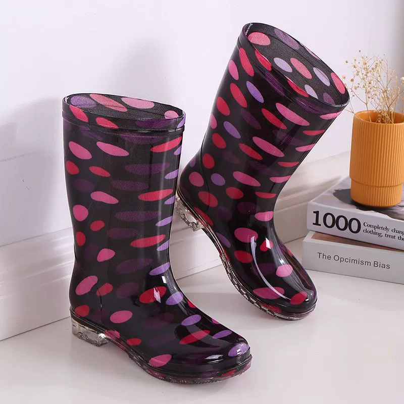 Обувь Рабочая одежда Летние женские модные резиновые сапоги для взрослых Обувь с накладкой средней длины Резиновая обувь Нескользящая резиновая обувь Водонепроницаемые водные сапоги с длинным стволом Наружная одежда
