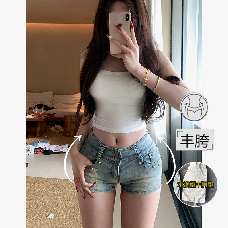 Дизайнерские джинсовые шорты с низкой талией и заклепками для женщин, лето 2025, новые облегающие эластичные утягивающие супер шорты