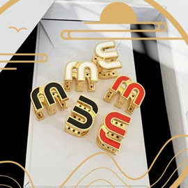 脐饰;耳环;耳廓、耳扩