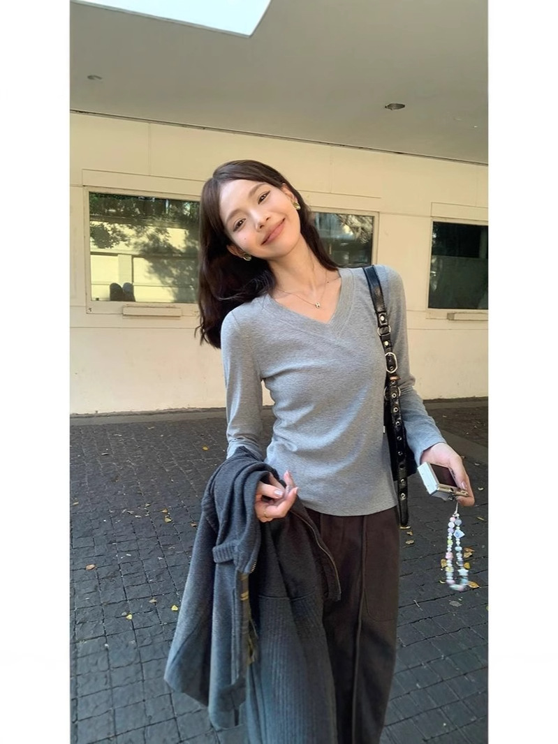 V-Neck White Long-Sleeve T-Shirt for Women, New Autumn Style, Slim Fit, Regular Shoulder Base Shirt Top