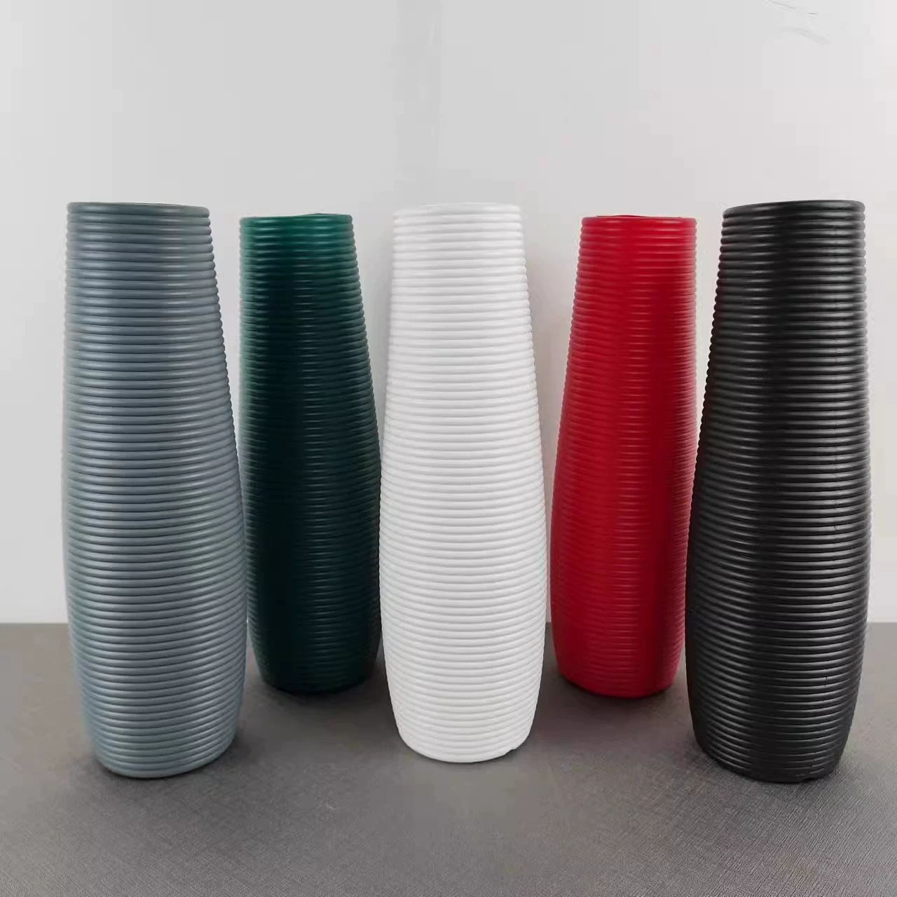 Уплотненный европейский стиль имитация керамической пластиковой вазы ins фэндовый цветок фасон цветочная композиция высокого креативного украшения