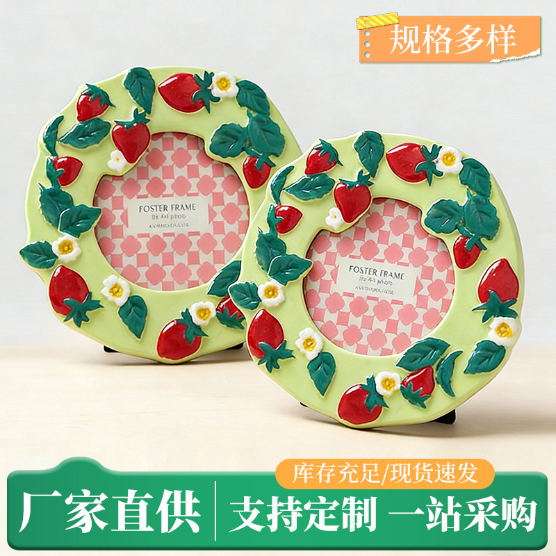 Pastoral Style Strawberry Embossed Ceramic Photo Frame with Irregular Edges, European and American Retro Desktop Photo Display Frame