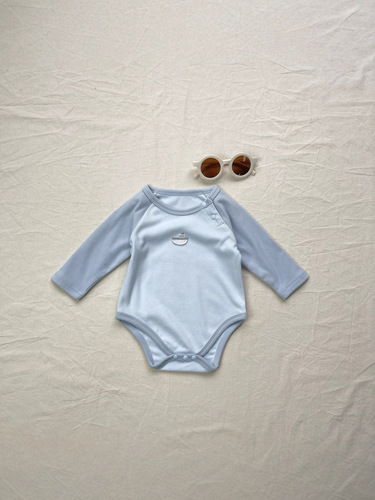 Korean-style Instagram-inspired patchwork-sleeved one-piece long-sleeved romper, cute little icon embroidery triangular romper for spring and autumn.