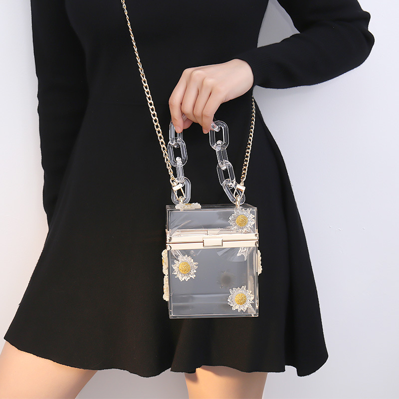Creativo nuevo Margarita acrílico cadena de las mujeres caja cuadrada moda todo partido bolso transparente oblicuo bolso transfronterizo