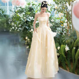 抹胸订婚礼服裙2026新款晨袍女新娘敬酒服缎面超仙蝴蝶结气质轻奢
