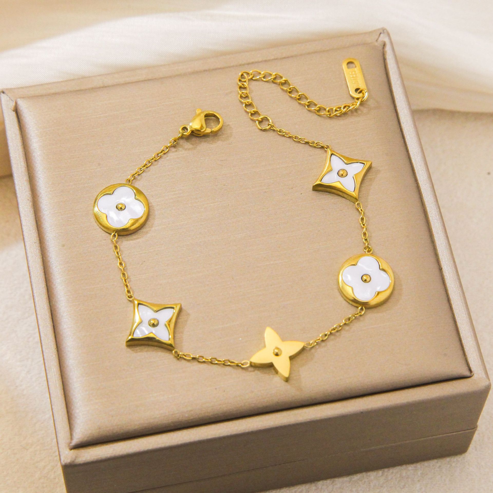 Trendy Influencer-Style Titanium Steel Four-Leaf Clover Bracelet for Women, Light Luxury Versatile 18K Real Gold Five-Flower Jewelry, One-Piece Wholesale