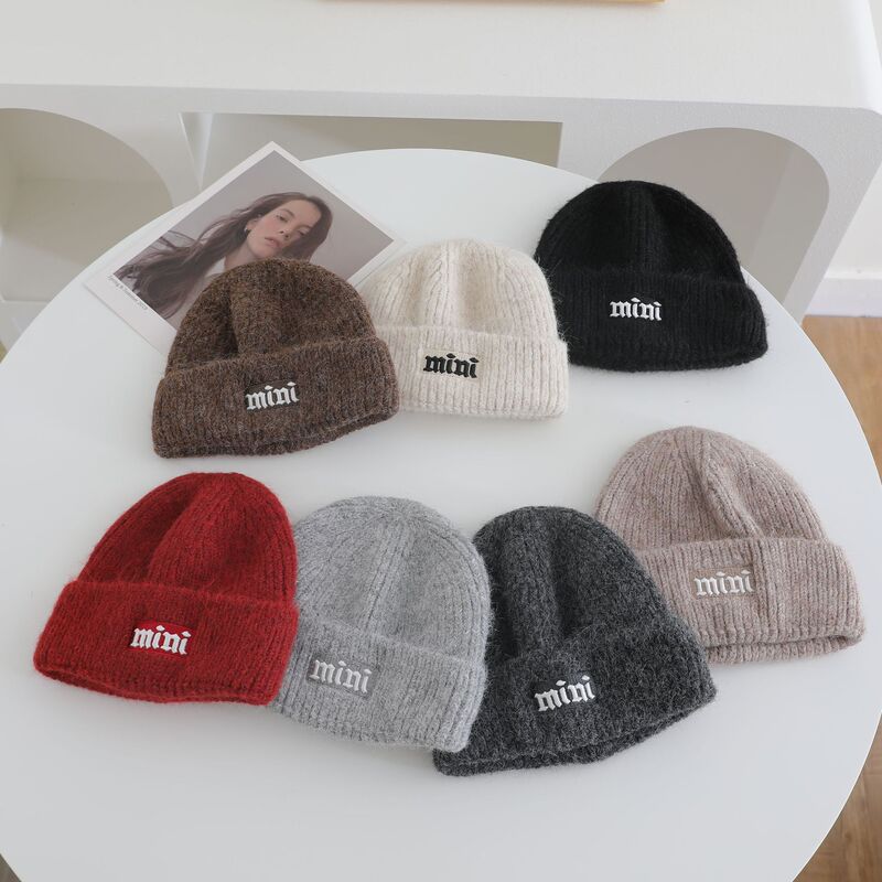 Japanese-Style Mini Simple Embroidered Knit Hat for Women, Autumn and Winter New Warm Thickened Beanie, Face-Slimming Ear Protection
