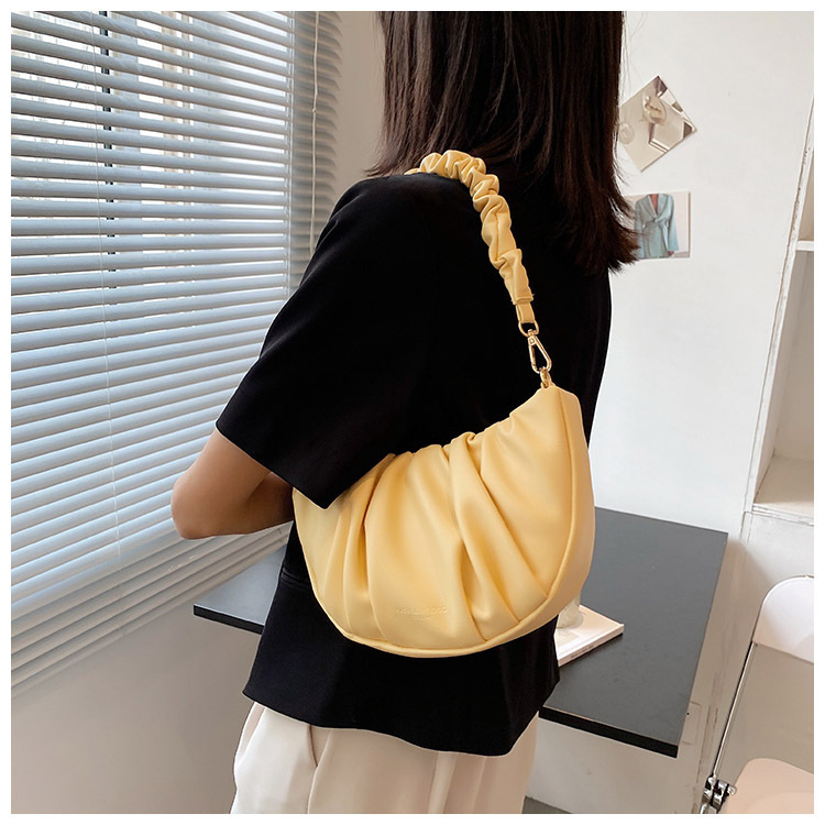 Wholesale Solid Color Diagonal Shoulder Folded Cloud Bag Nihaojewelry display picture 4