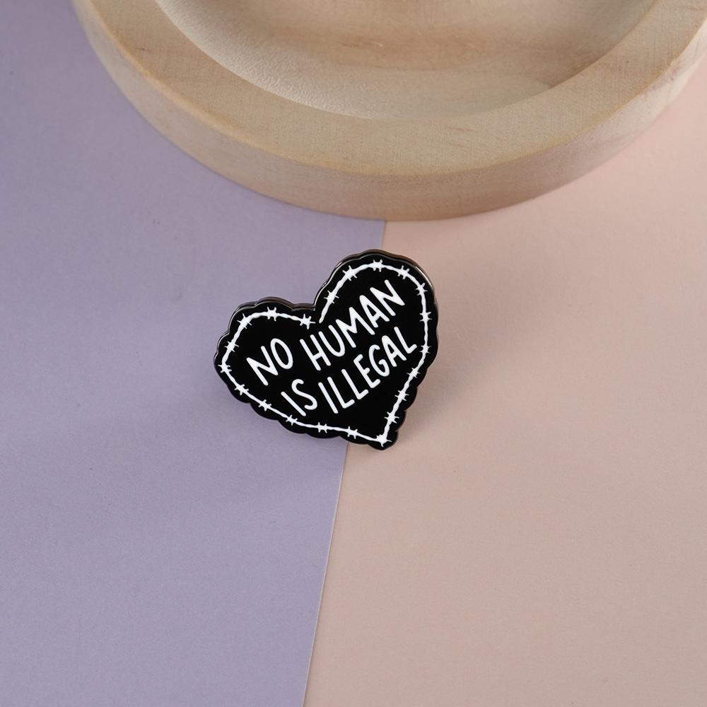 Personalized English Letter Heart-Shaped Enamel Brooch Metal Badge Fashion Collar Backpack Decoration