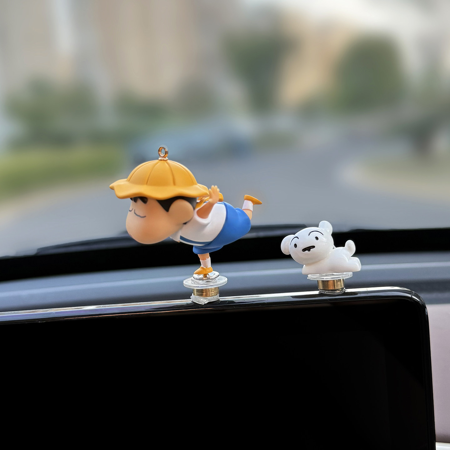 2026 New Cute Shin-chan Car Rotating Ornament, Car Screen Decoration, Interior Car Accessory, Cute for Women, Center Console Decoration