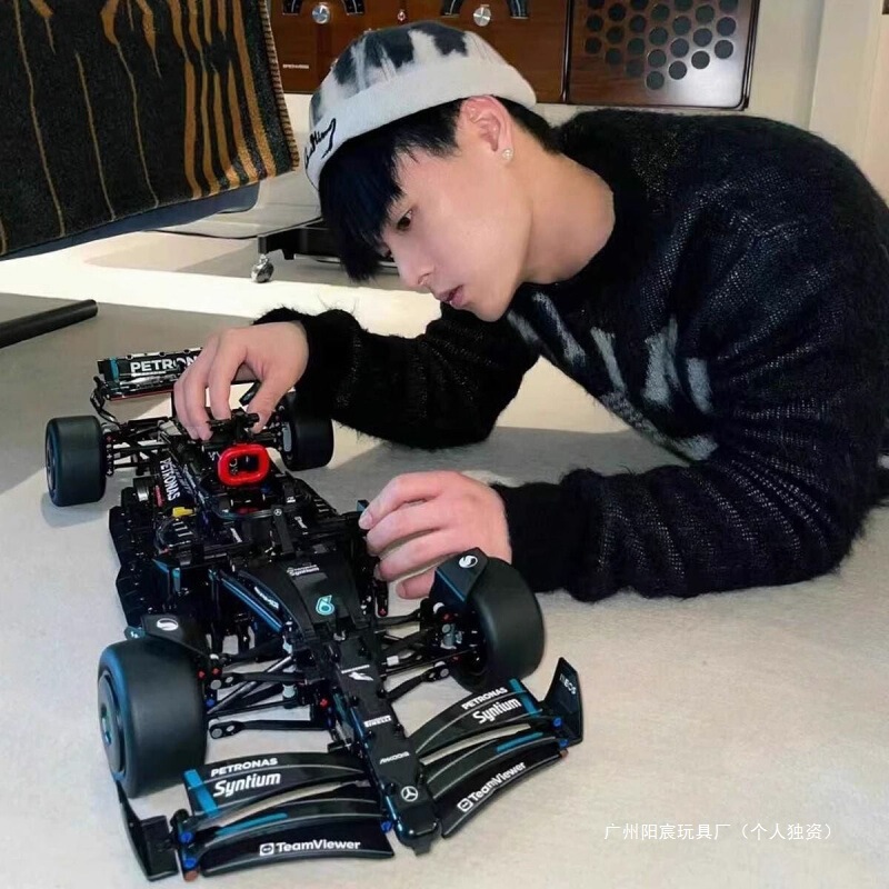 Compatible with Lego Mercedes Benz F1 Formula Racing Building Blocks Sports Car Mechanical Set Boys Assembly Toy Compatible with Lego Mercedes Benz F1 Formula Racing Building Blocks Sports Car Mechanical Set Boys Assembly Toy