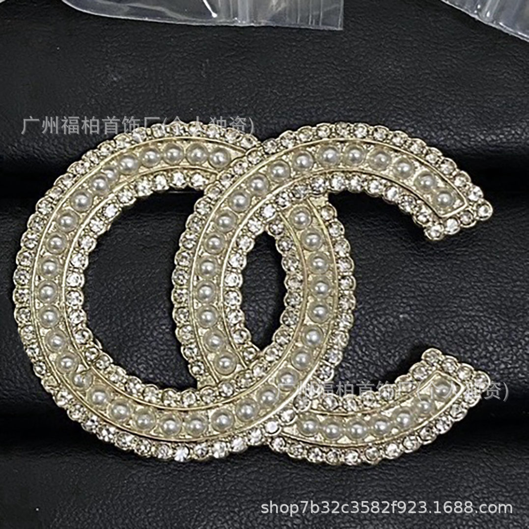 Chanel Double C Fragrance Star Heart Pearl Rhinestone Enamel Brooch Vintage Style High-End Brooch Collection