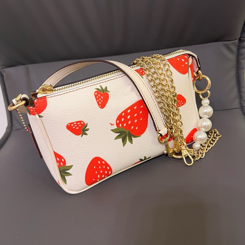 New Strawberry Print Underarm Bag Women's Handbag in Stock New Strawberry Print Underarm Bag Women's Handbag in Stock