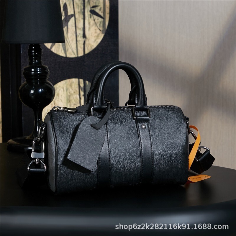 M&Lv High-End Version Men's Monogram Black Warrior Keepall25 Handbag Shoulder Crossbody Bag M&Lv High-End Version Men's Monogram Black Warrior Keepall25 Handbag Shoulder Crossbody Bag