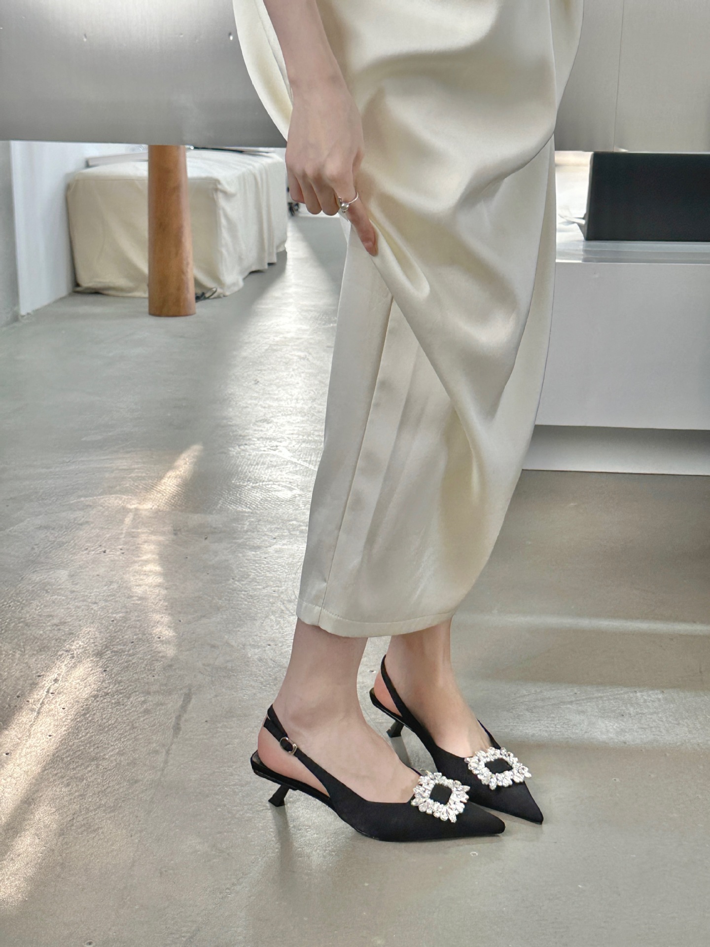 Pomladna in jesenska sezona 2024 Novi tanki sandali z visokimi petami, elegantni slavni sandali Baotou, vilinski Sh, koničasti enojni_voghion.com