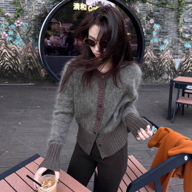 French-Style Retro Gray Patchwork Long-Sleeve Knitted Cardigan for Women, Autumn and Winter High-End Design Sweater Coat, Elegant Top