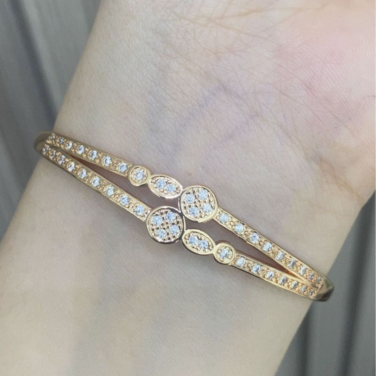 Doble irregular pulsera agujerada estilo femenino personalidad única inswind brazalete de pulsera al por mayor