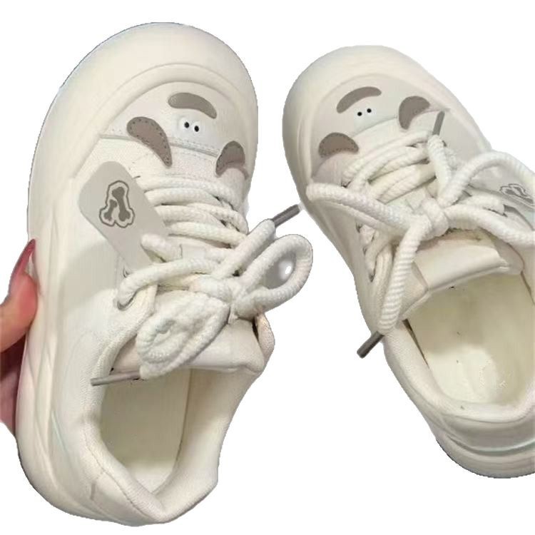 Hermosos zapatos de lona coreanos de suela gruesa 2025, primavera nuevos zapatos blancos, zapatos de moda, zapatos de pan, zapatos deportivos para mujeres