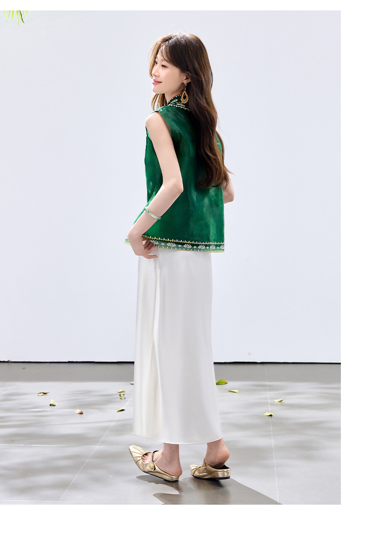 Đầm hai dây kèm áo vest lửng thêu hoa cổ đứng nữ tính — màu hồng đậm, Xanh lục chi tiết 23