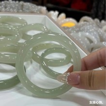 正宗天然新疆和田玉青白玉手镯高端女款青白玉镯子显白手饰青白玉