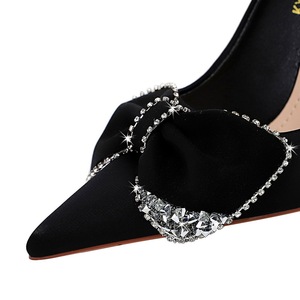 18249-H31 European and American style banquet women's shoes, high heels, slim heels, shallow mouthed pointed silk, 