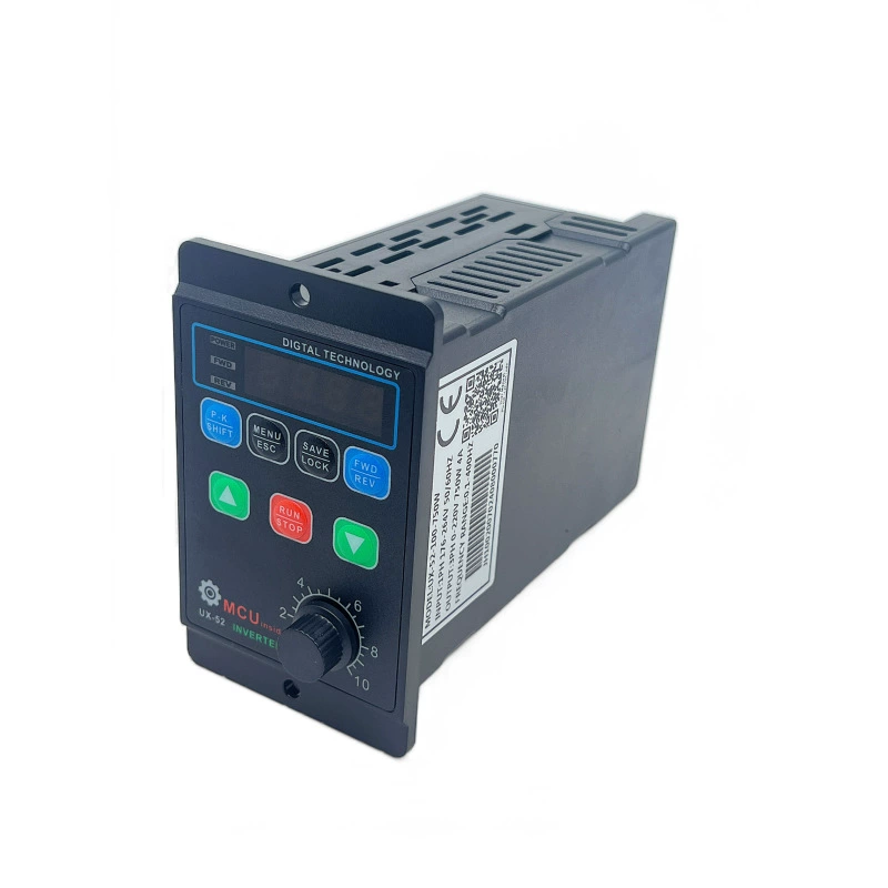 Однофазный AC220V простой небольшой трехфазный инвертор вентилятор водяного насоса с одним входом и тремя исходами с пультом дистанционного управления серии UX