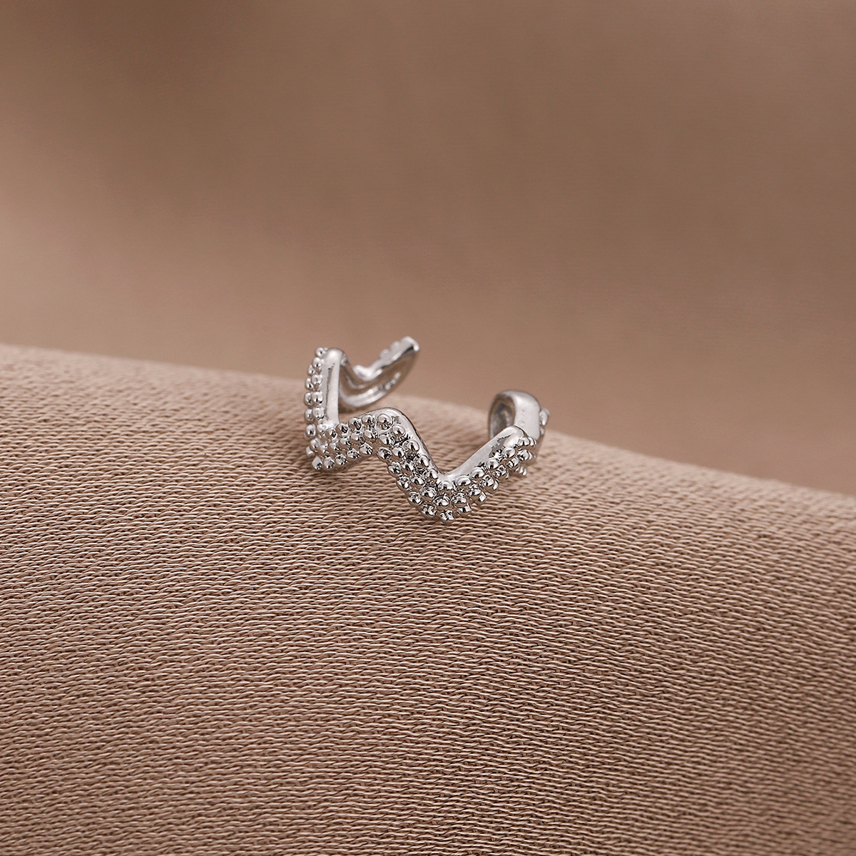 Estilo coreano personalizado pendientes simples de alta calidad en forma de U irregular clip de oreja cuadrada simple clip de hueso de oreja sin oreja al por mayor