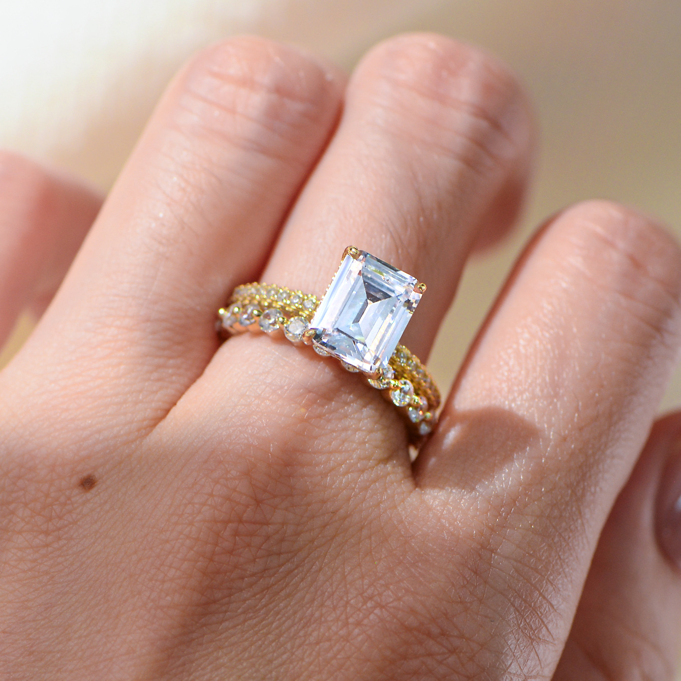Especial transfronterizo 8*10 anillo de plata esterlina clásica de circón cuadrado Joyería de anillo de compromiso de boda de diamantes completos de moda europea y americana