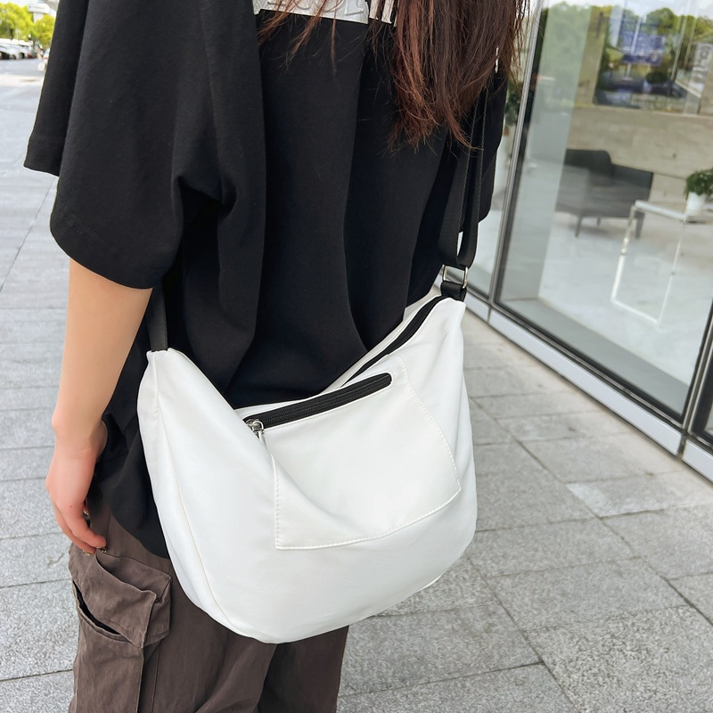 Bolso de mensajero de nailon casual para mujer 2024 nuevo bolso de mensajero de marca de moda de gran capacidad ligero bolso de hombro para hombre al por mayor
