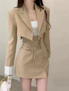 Fashionable short suit jacket for women 2023 early autumn new style tight waist niche design sense hot girl short skirt two-piece suit