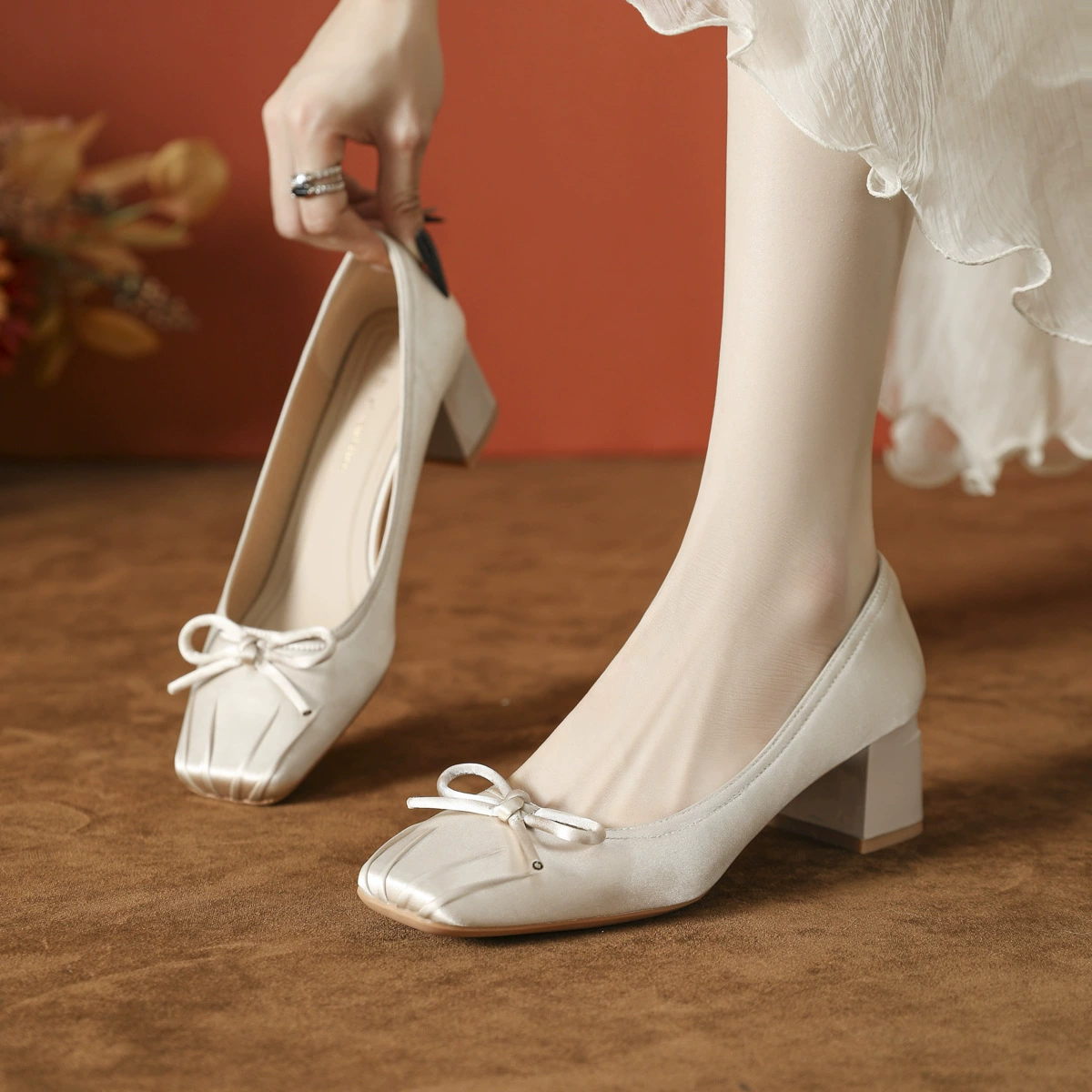 Бабочка атласная французская балетная обувь 5cm квадратная голова, неглубокие туфли