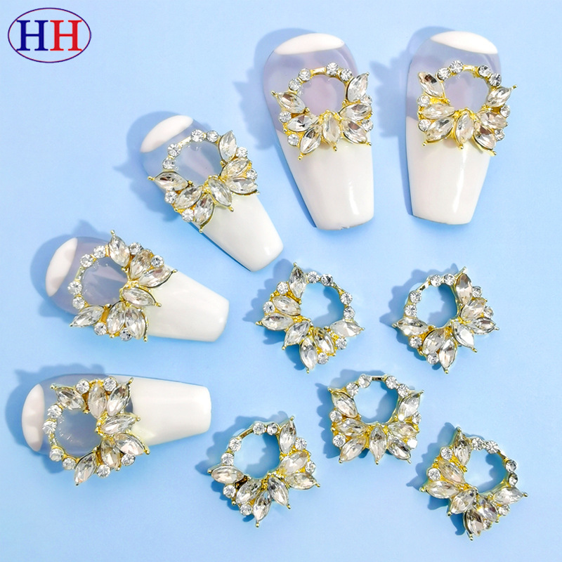 Nuevos accesorios de uñas de aleación especial de comercio electrónico transfronterizo lote mixto sonrisa cara arco uñas pegadas fábrica de diamantes al por mayor
