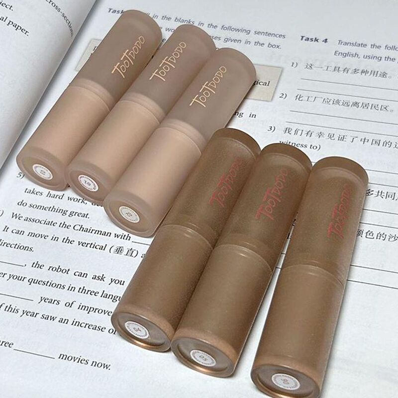空気のかすかな霧のベルベットの口紅の裸色のシナモン色の唇の泥の唇の釉薬の霧の顔は白く現れて、コップをつけないで色を塗りやすいです。|undefined