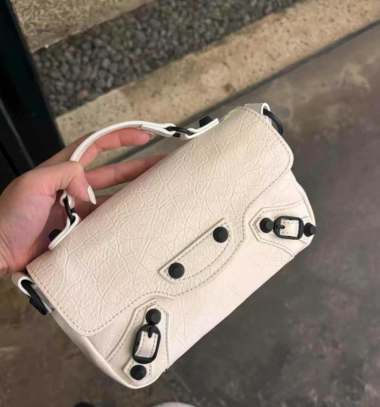 Trendy Motorcycle Flap Bag Top Grain Oil Wax Cowhide Crossbody Bag Riveted Shoulder Bag Small Genuine Leather Women's Handbag - Thumbnail 7