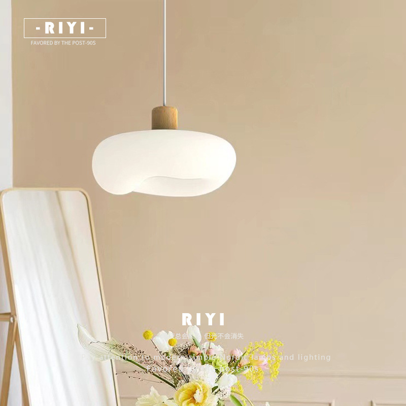 Candelabro de restaurante nórdico cálido y creativo Apple dormitorio mesita luz led de comedor de diseñador rojo de viento crema