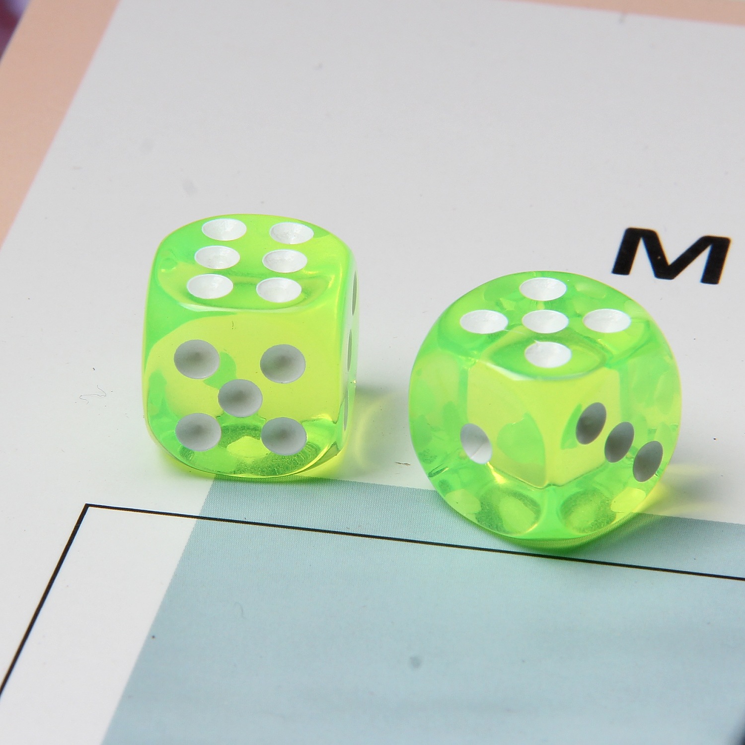 Dados de resina de color caramelo redondeado Tablero de dados de cristal Accesorios de juego Accesorios de llavero de bricolaje Productos transfronterizos de Amazon