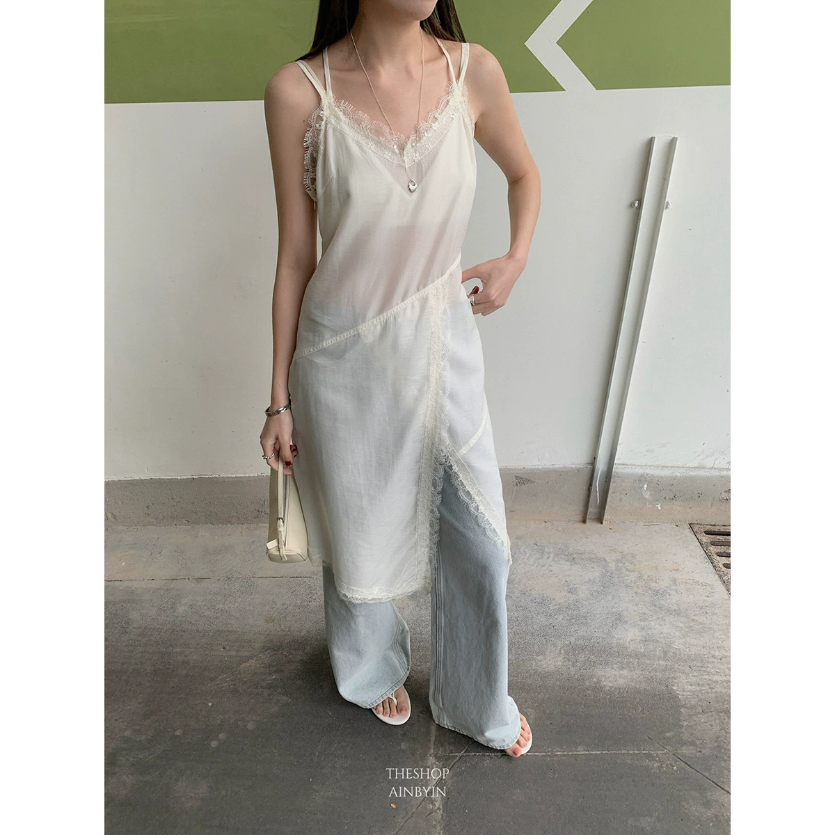 【Без возможности возврата или обмена】Женское летнее платье с кружевными вставками, V-образным вырезом, на тонких бретелях, с асимметричным разрезом, сексуальное платье