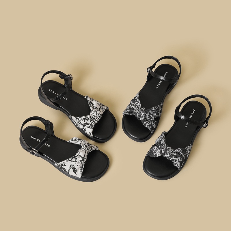 Sandal nữ quai ngang cổ điển họa tiết hoa, đế dày tăng chiều cao — AY373 Đen