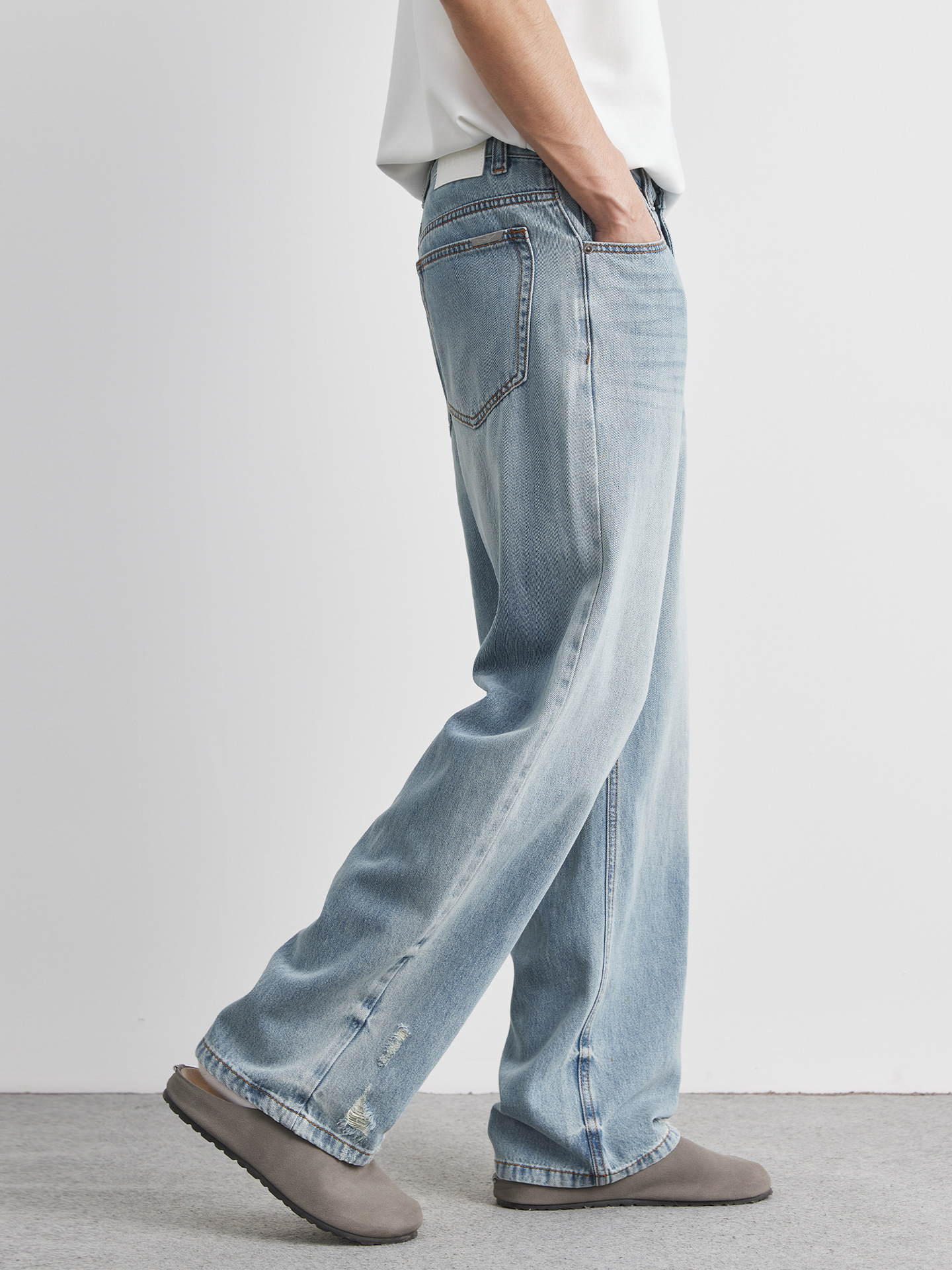 Quần jean nam ống rộng, màu xanh nhạt, phong cách cleanfit, chất liệu mỏng nhẹ — Màu xanh lam nhạt