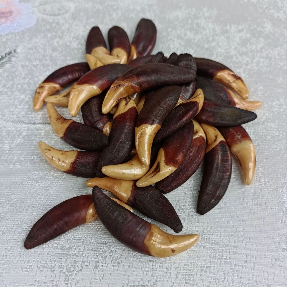 진짜 개 이빨 장신구, 늑대 이빨 펜던트, 빈티지 검은 개 이빨, 표백된 티베트 마스티프 이빨, 도매 목걸이, 팔찌, 노점상 공급품