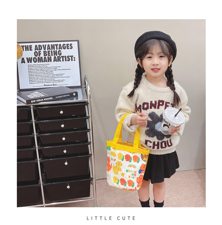 New gift packages: Instagram cute cartoon tiger, new bucket bag, hand-held canvas bag, and girlish round bucket bag full figure