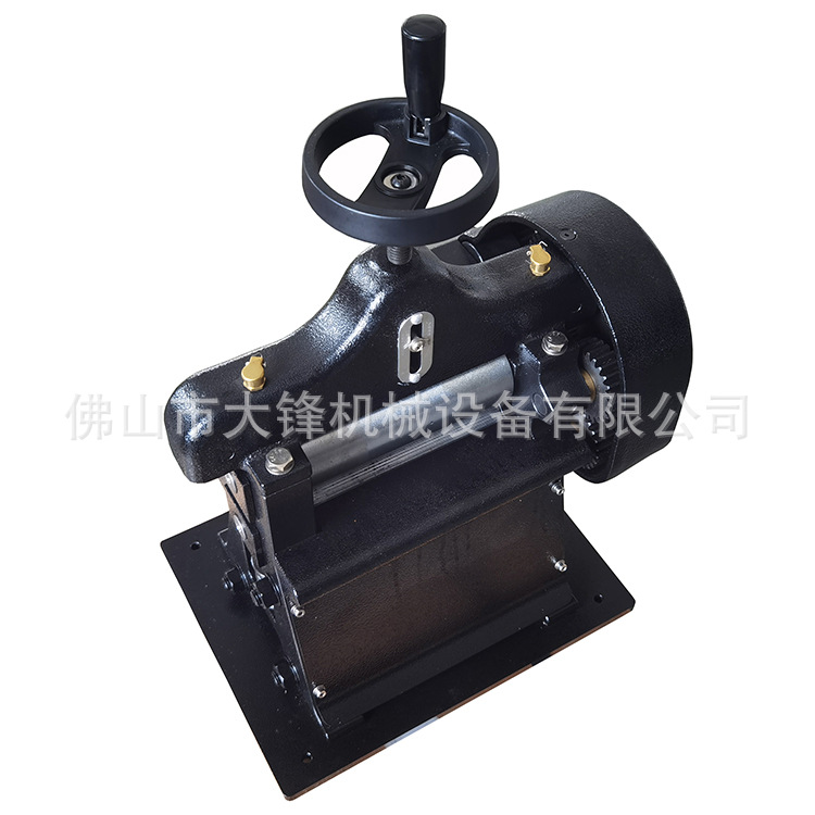 Ь����ֱ������Ƥ�е�Ь�׵�С���ֶ�Ƥ���Ƥ��ƤƬƤ������