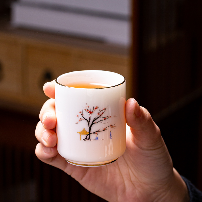 골드 에일우드 컵을 따는 용메이