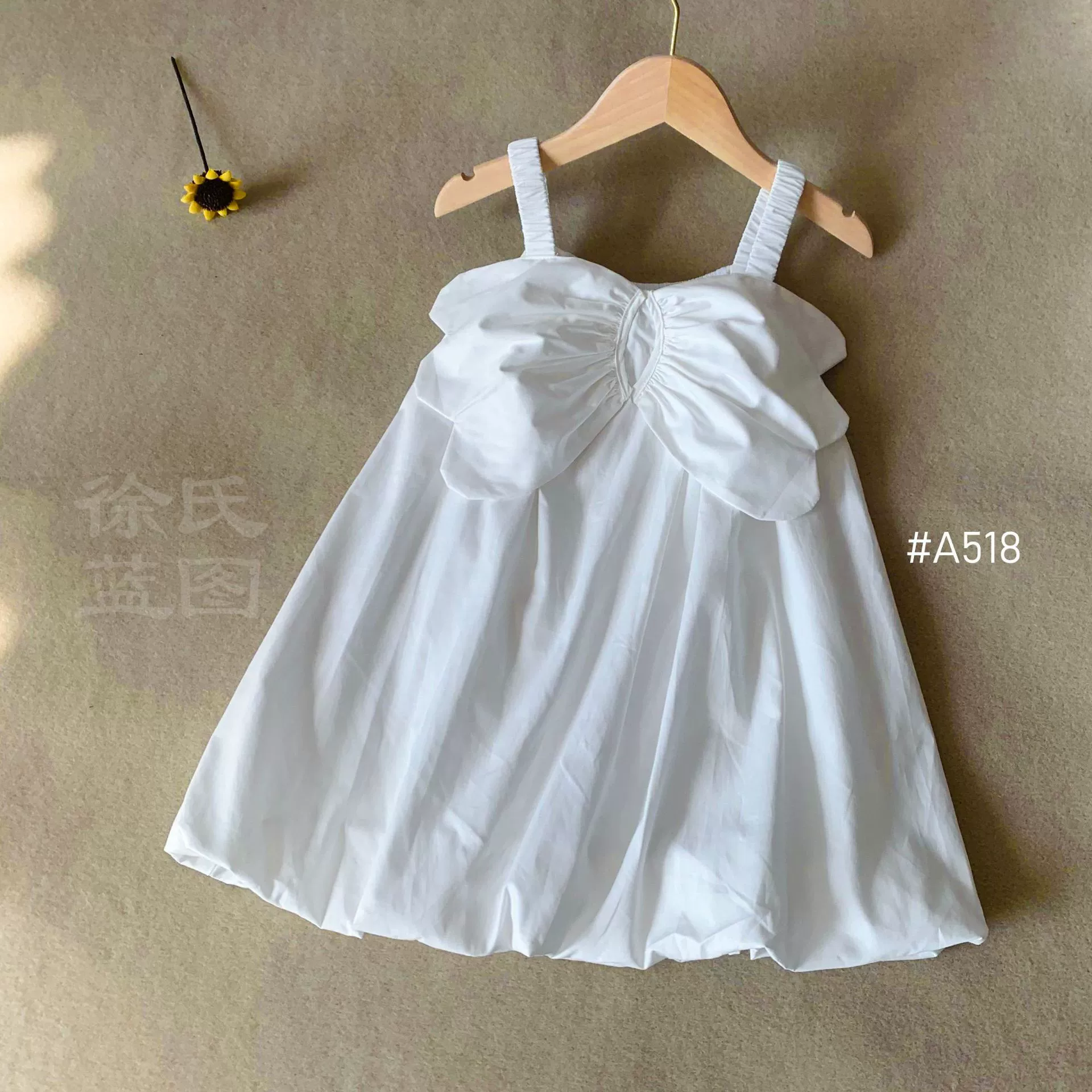 Белое платье с окрашиванием галстуком белое платье для девочек в летнее платье для детей свежий и милый ветер маленькая белая юбка A518