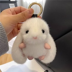 かわいいぬいぐるみの大きな耳のウサギのアクセサリーはシンプルでミンクの毛のウサギの誕生日プレゼントのキーホルダーに似せています。
