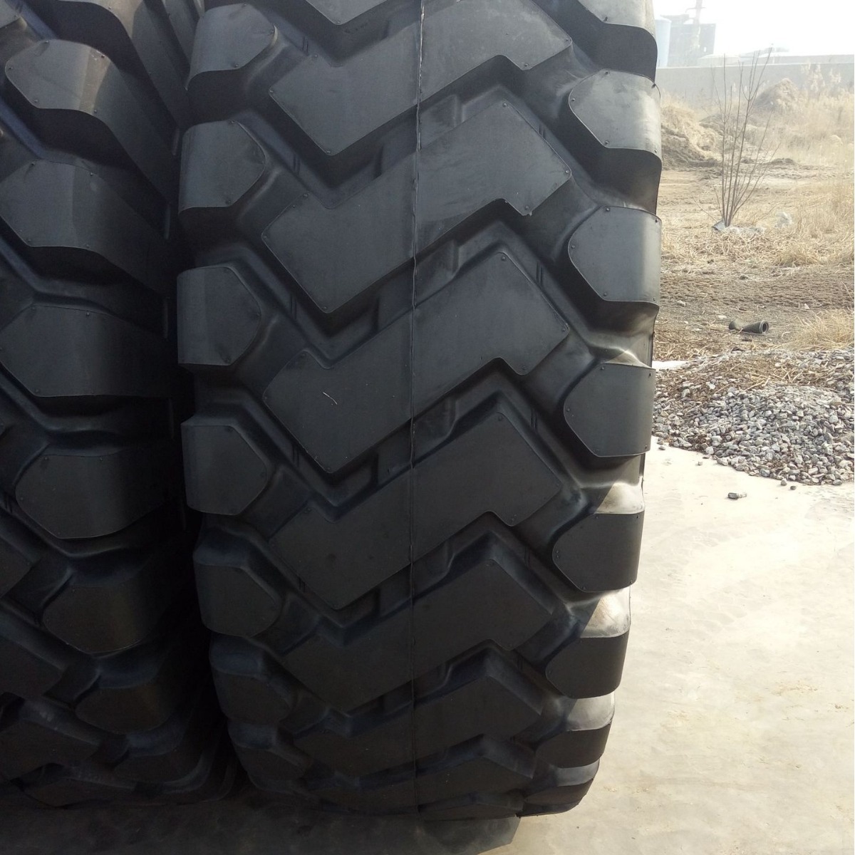 16/70-24  装载机轮胎 龙宫花纹 大量批发  质量优质  工厂直销