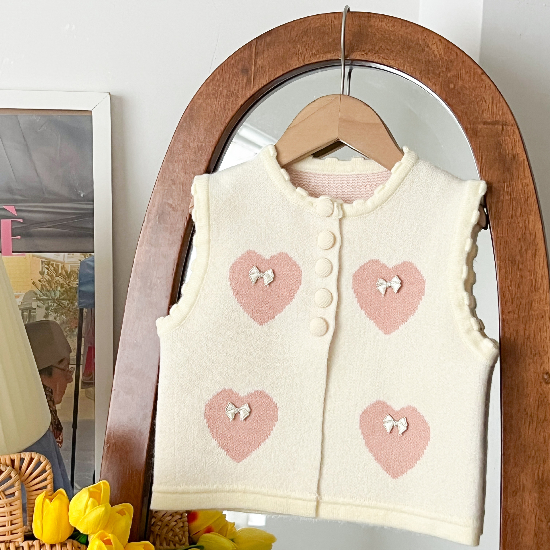Niñas 2025 otoño y invierno nuevo chaleco de punto coreano estilo extranjero bebé de cuello redondo amor chaleco de punto cardigan