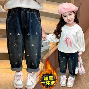 Girls' fleece-lined Jeans 2024 Winter Thickened Children's Baby Children's Casual Loose One-piece Velvet Warm Pants